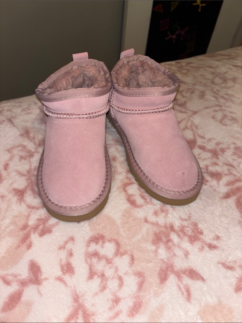 Kids Pink Cozy boots Not Authentic